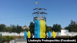 На Одещині відкрили пам’ятник захисникам України у вигляді диспетчерської вежі Донецького аеропорту