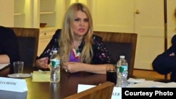 Judecătoarea Iulia Moțoc la lansarea unei cărți la New York
