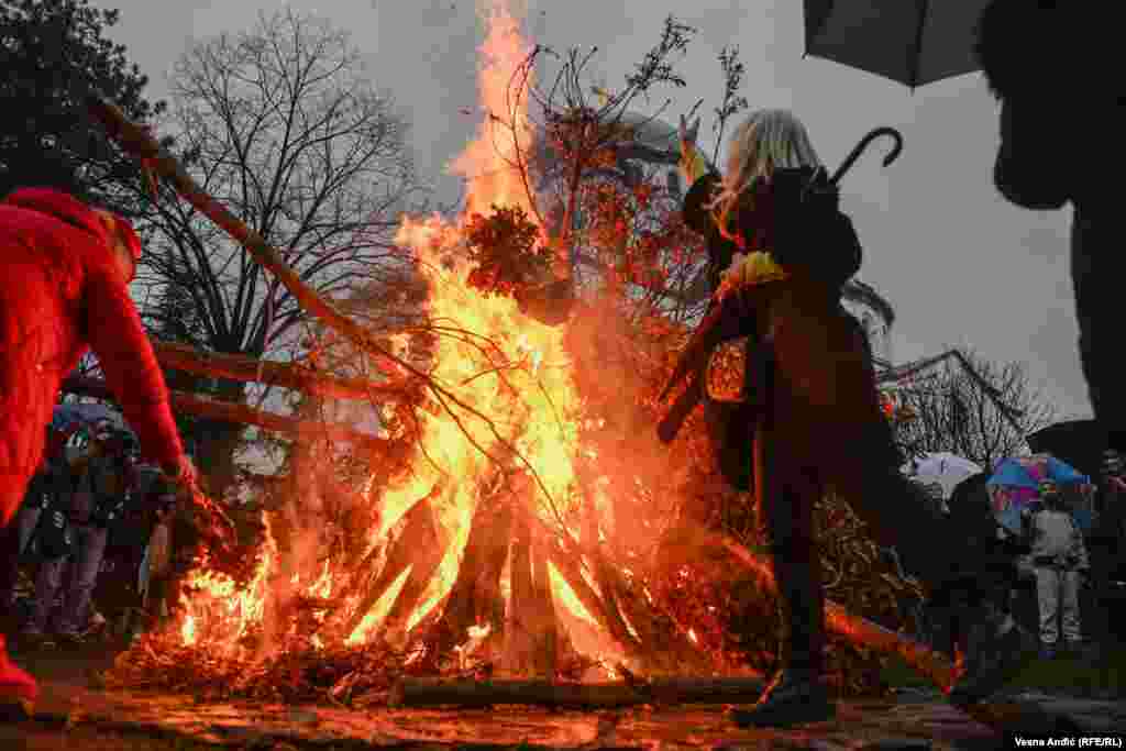 Србите го слават православниот Бадник во храмот Свети Сава во Белград на 6 јануари.