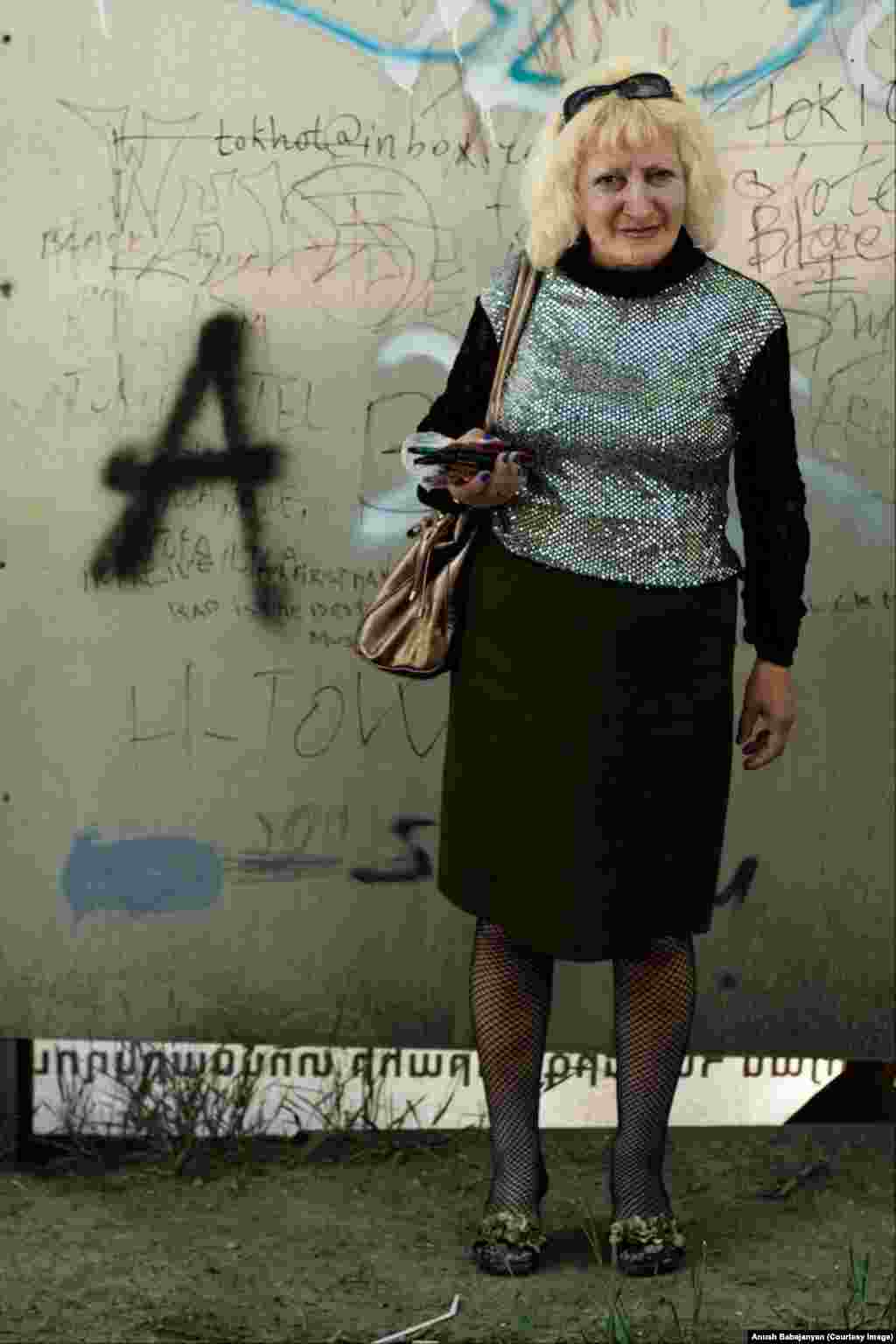 Жінка на вулиці Єревана