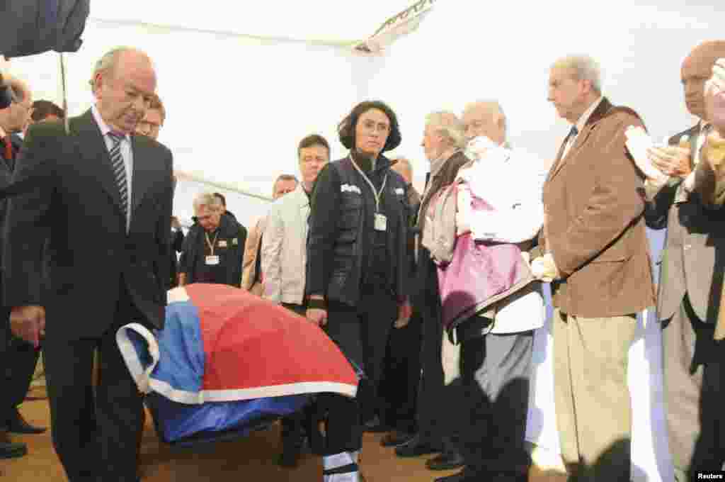 Rodolfo Reyes (left), grandnephew of poet and Nobel laureate Pablo Neruda, carries his coffin covered with the Chilean flag inside the grounds of his house and museum after the exhumation of his remains in the coastal town of Isla Negra. The body of Neruda, dead nearly four decades, was disinterred after his former driver said the poet was poisoned under Augusto Pinochet's dictatorship. (Reuters)