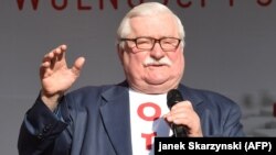 Lech Walesa addresses a celebration of the 30th anniversary of the first free parliamentary elections, in Gdansk on June 4, 2019.