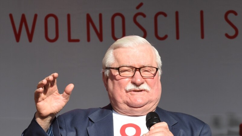 Lech Wałęsa: Nu așteptați ajutorul nimănui. Ajutați-vă întâi voi și apoi vă vor întinde și alții o mână de ajutor