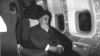 آیت‌الله خمینی در هواپیمای ایرفرانس در حال مراجعت به ایران در ۱۲ بهمن ۵۷