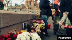 Акция памяти Бориса Немцова на Большом Москворецком мосту 