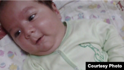 Пятимесячный таджикский младенец Умарали Назаров, который скончался в больнице Санкт-Петербурга после того, как его разлучили с матерью.