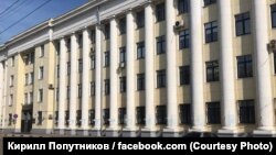 The homophobic slur written on the Interior Ministry building in the city of Yaroslavl has since been painted over.