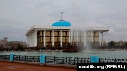 Тошкентдаги парламент биноси