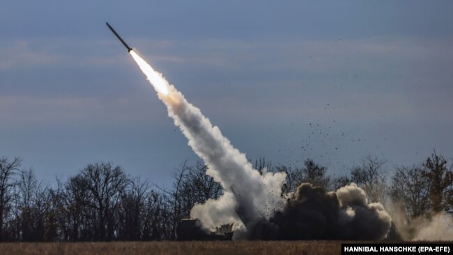 Комплекс Himars веде вогонь у Херсонській області, листопад 2022