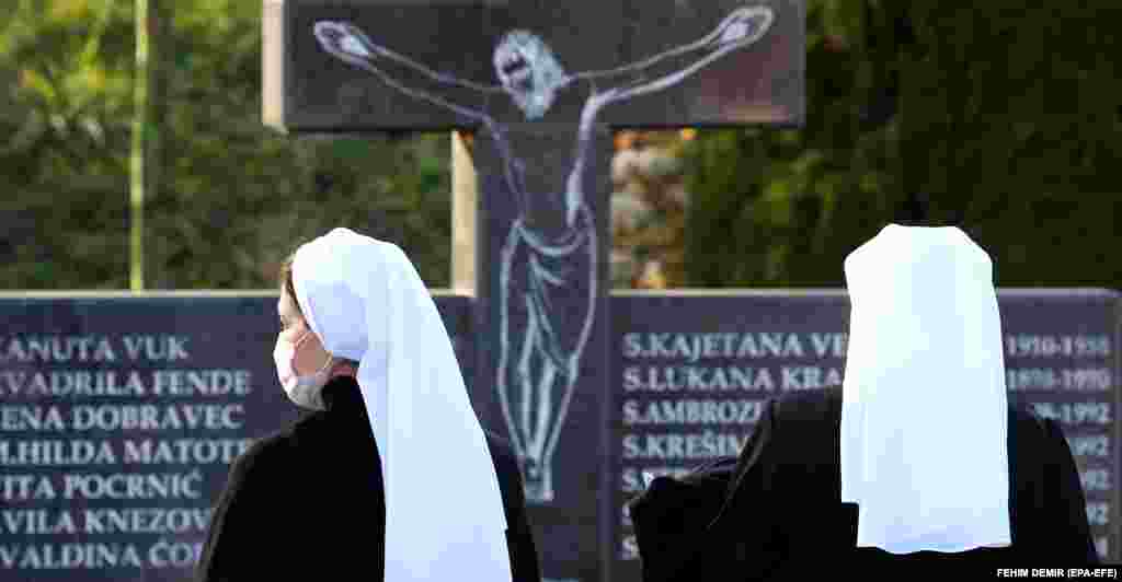 Roman Catholic nuns say prayers for a fellow sister during All Saints&#39; Day at the St. Joseph cemetery in Sarajevo.