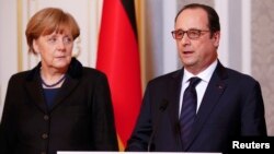 Канцлер Німеччини Анґела Меркель і президент Франції Франсуа Олланд піля завершення зустрічі в Мінську, 12 лютого 2015 року