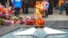 Сахалин: школьница прикурила от Вечного огня