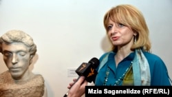 Куратор выставки Лела Цицуашвили
