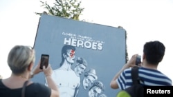 Сред каузите на Дейвид Боуи приживе е хуманитарната му работа по време на войната в Босна и Сараево го почита в годината на смъртта му с огромен мемориал