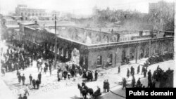 «Kaspi» qəzetinin Nikolayevski küçəsində yerləşən binası Mart hadisələrində baş vermiş yanğından sonra.