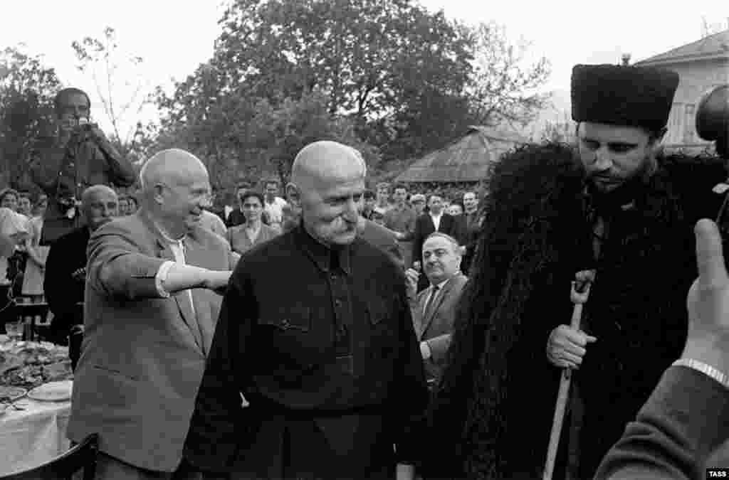With Cuban leader Fidel Castro (right) fearing a U.S. attack after the disastrous Bay of Pigs invasion in 1961, Soviet leader Nikita Khrushchev (left) in 1962 ordered the construction of missile installations on Cuba and the deployment of nuclear weapons to the island.