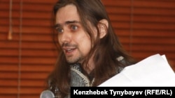 Қазақстандық блогшы Дмитрий Щёлоков. Алматы, 5 желтоқсан 2010 жыл.