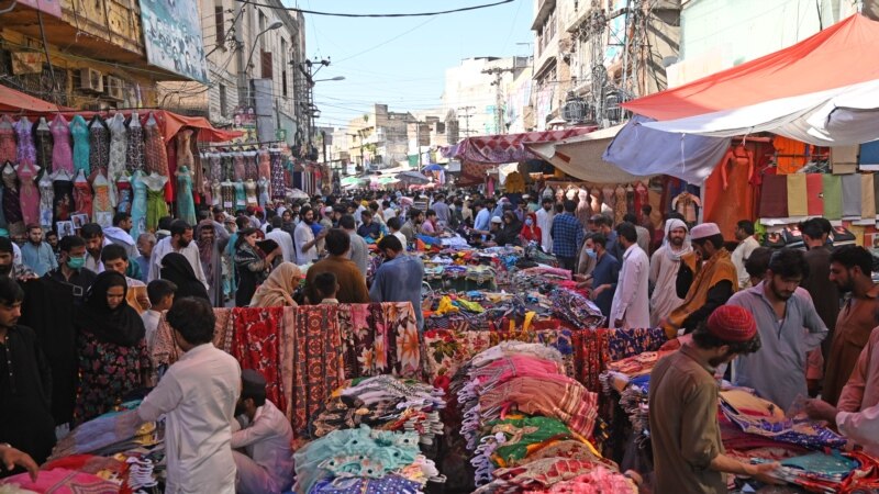 پاکستان کې د توانايي بحران: د شپې پر اته بجې د بازارونو پر بندولو 