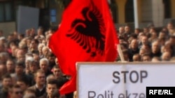Protesti u Prištini zbog optužnica za ratne zločine protiv bivših pripadnika OVK, mart 2011