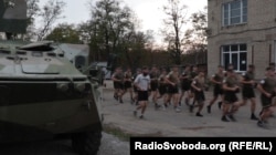 Тренування новобранців до полку «Азов» у Маріуполі