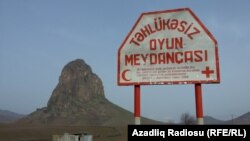 Məktəbin oyun meydançası (13 fevral 2015)