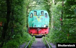 Тунель кохання створили потяги
