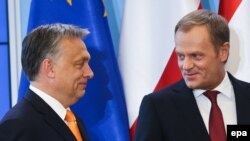 Orbán Viktor magyar miniszterelnök és Donald Tusk, az Európai Néppárt elnöke