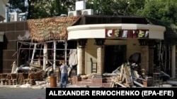 На месте взрыва в кафе «Сепар», в результате которого погиб главарь группировки «ДНР» Александр Захарченко
