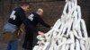 Активісти влаштували звалище протезів під посольством Росії в Лондоні