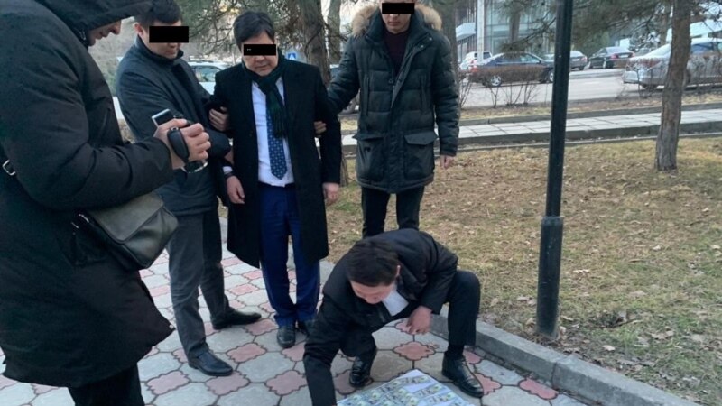 Транспорт министринин орун басары Ногойбаев пара берүүгө шек саналып кармалды