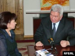 Кыргызстандын мурдагы премьер-министри Феликс Кулов "Азаттыкка" интервью берип, 2005-жылдагы март ыңкылабы жана андан кийинки саясий окуялар боюнча суроолорго жооп берди. 18.3.2009.