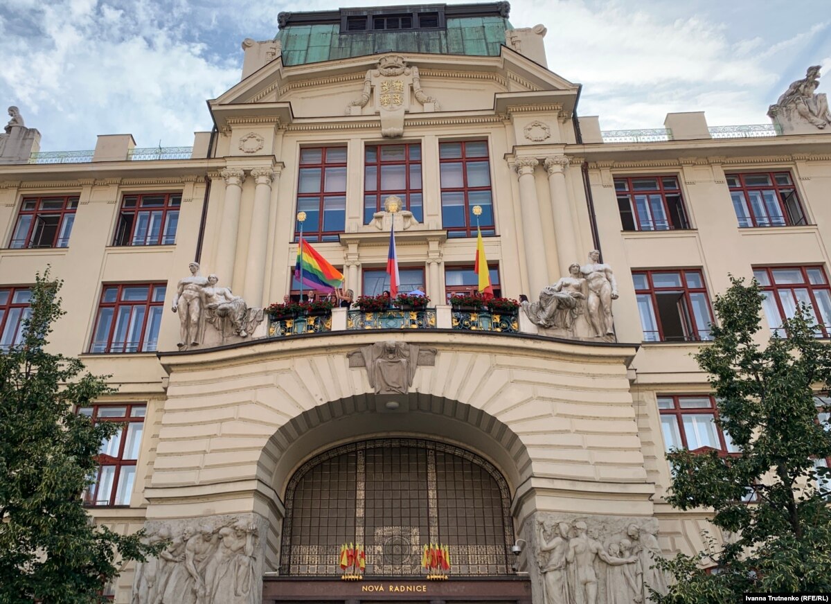 Чехия: мэрия Праги вывесили радужный флаг в поддержку гей-сообщества