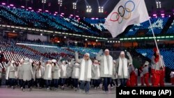 Түштүк Кореяда 2018-жылкы кышкы Олимп оюндарына катышкан орусиялык спортчулар. 9-февраль, Пхёнчхаң. 