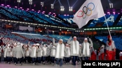 სამხრეთი კორეა, 2018 წლის 9 თებერვალი: რუსი ათლეტები პინოჩანგის ზამთრის ოლიმპიური თამაშების გახსნაზე 