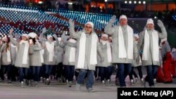 Јужна Кореа. Спортисти од Русија на церемонијата на отворање на Зимските олимписки игри. 2018. Пјонгчанг
