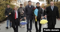 «Мужній, невисокого зросту чоловік, який не зламався та який багато в чому несе риси нашого народу – нас неможливо перемогти», – говорив Ахтем про Мустафу Джемілєва. У 2017 році він ділився, що хотів зняти про нього фільм. 3 травня – день, коли Джемілєву заборонили в’їзд до Криму