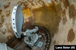Радар в хвостовой части экраноплана. Сатор говорит, что в хвосте корабля установлены три разные радиолокационные системы.