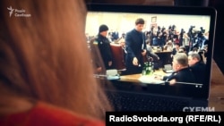 Просто під час засідання Кабміну на голову ДСНС Сергія Бочковського та його заступника Василя Стоєцького одягли наручники