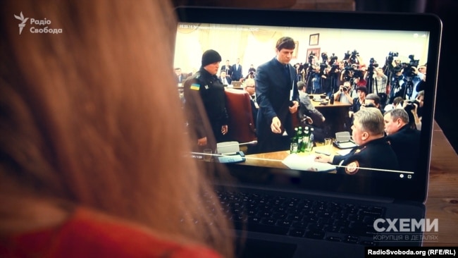 Просто під час засідання Кабміну на голову ДСНС Сергія Бочковського та його заступника Василя Стоєцького одягли наручники