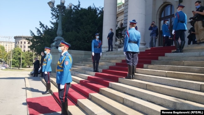 Garda ispred Skupštine Srbije, 3. avgust