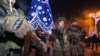 Бойовики угруповання « ДНР» біля новорічної ялинки у центрі Донецька. 1 січня 2014 року