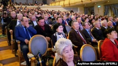 Жас әйелдің қынапшасы жақыннан түсірілген бейне