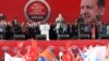 Прэм’ер-міністр Турэччыны Рэджэп Эрдаган зьвярнуўся да сваіх прыхільнікаў на мітынгу ў Стамбуле, 16 чэрвеня 2013