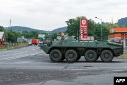 Forțele ucrainene blocând drumul spre Mukacevo unde se află rebelii din Pravîi Sektor, 13 iulie, 2015