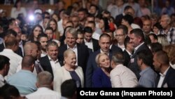 Dăncilă e criticată pentru că a anunțat că ar candida la prezidențiale.