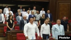 «Բարգավաճ Հայաստան» խմբակցությունը Ազգային ժողովի նիստի ժամանակ, արխիվ