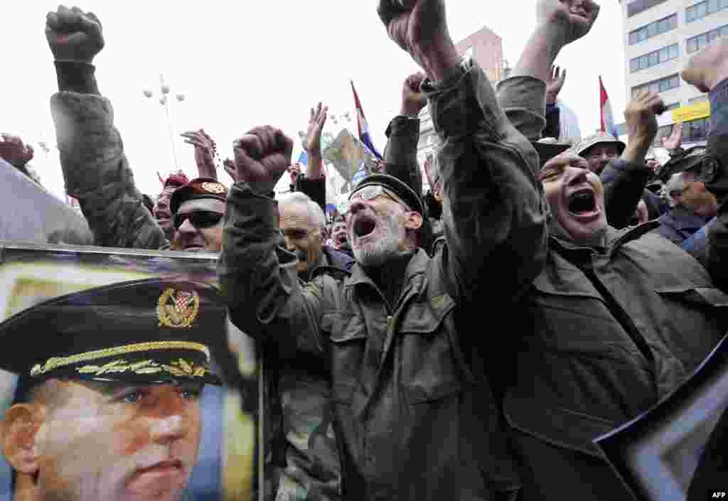 Hrvatska - Slavlje nakon odluke o oslobađanju hrvatskih generala, Zagreb, 16. novembar 2012. Foto: AFP / Hrvoje Polan 