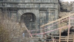 Остатки старой каменной кладки Большой Митридатской лестницы в Керчи