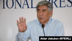Лидер партии ОСДП "Азат" Жармахан Туякбай. Алматы, 20 июля 2010 года.