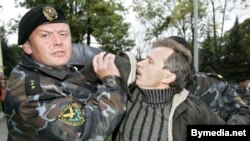 Anatol Lyabedzka being detained during an opposition demonstration in Minsk in September